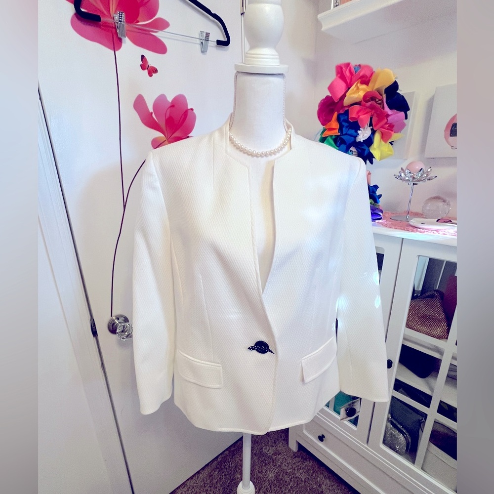 Ivory Blazer, one button, with pockets (not opened).